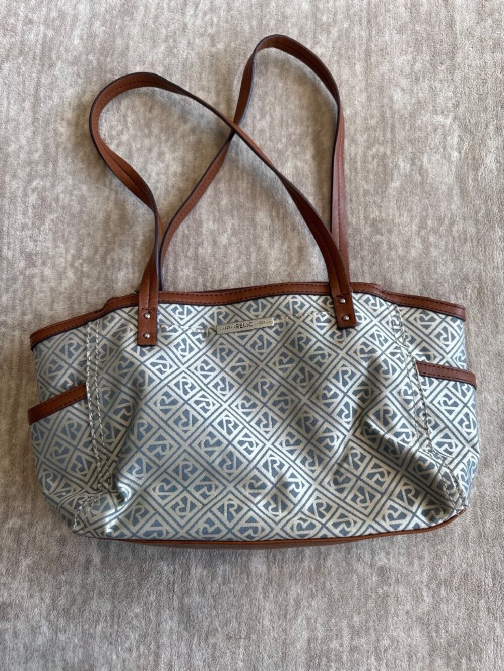 Relic Gray and White Jacquard Purse Shoulder Bag with Brown Straps and Bottom